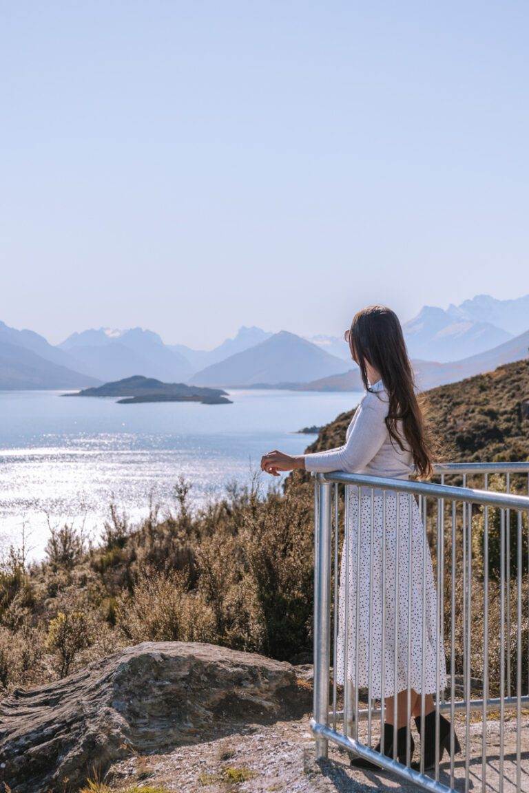 woman looking over bennetts bluff lookout