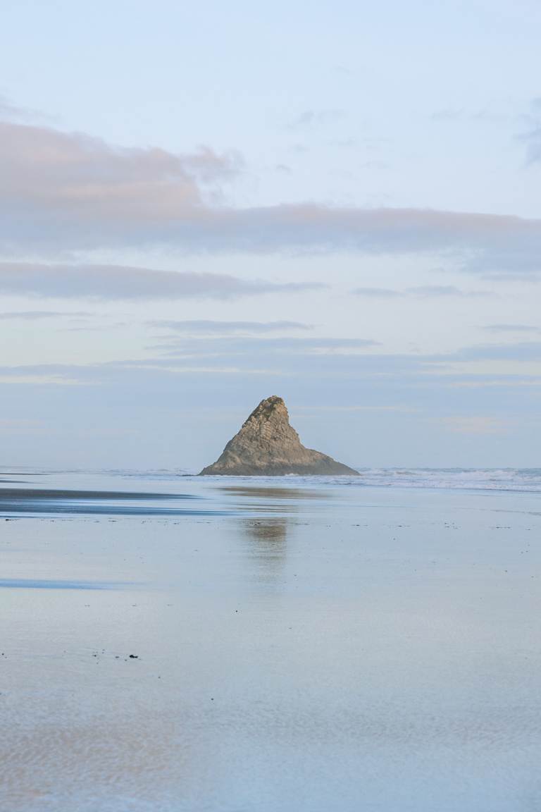 karekare beach west coast auckland