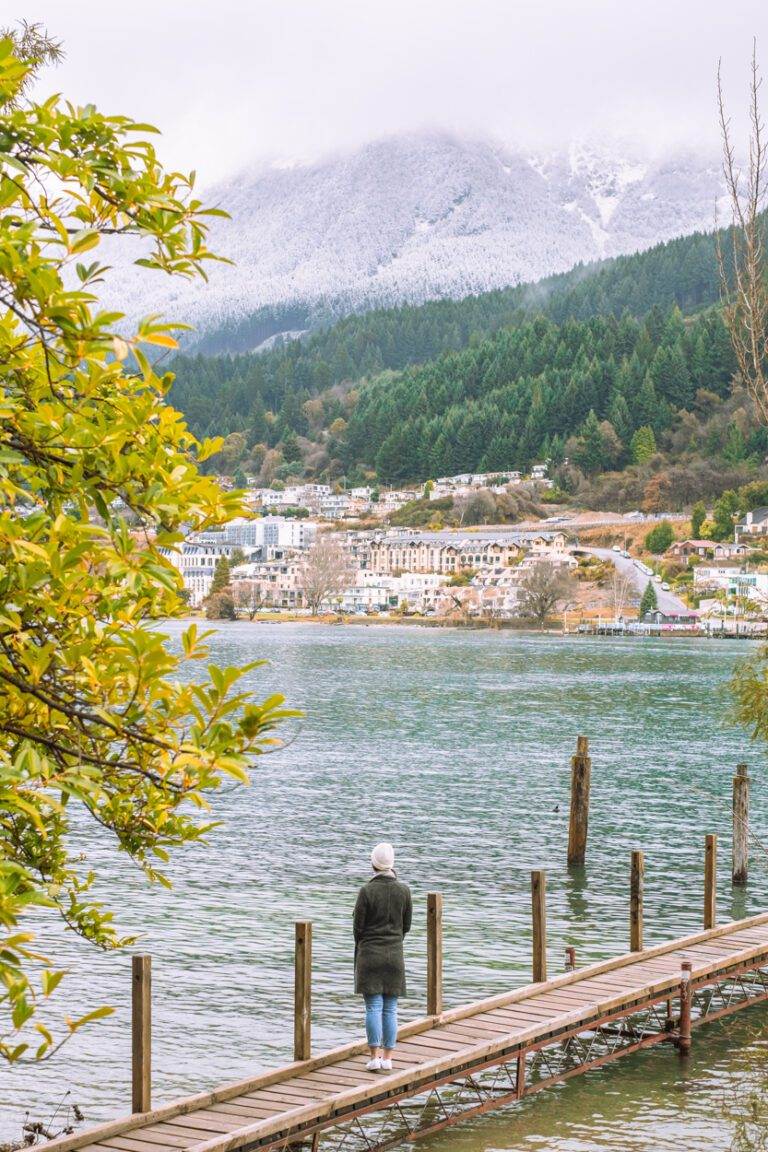 girl looking over views from queenstown gardens