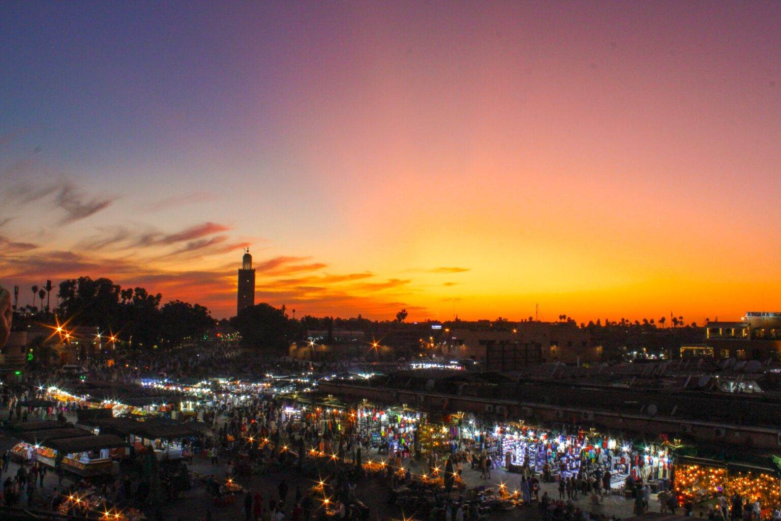 plaza jemaa el-fnaa at sunset