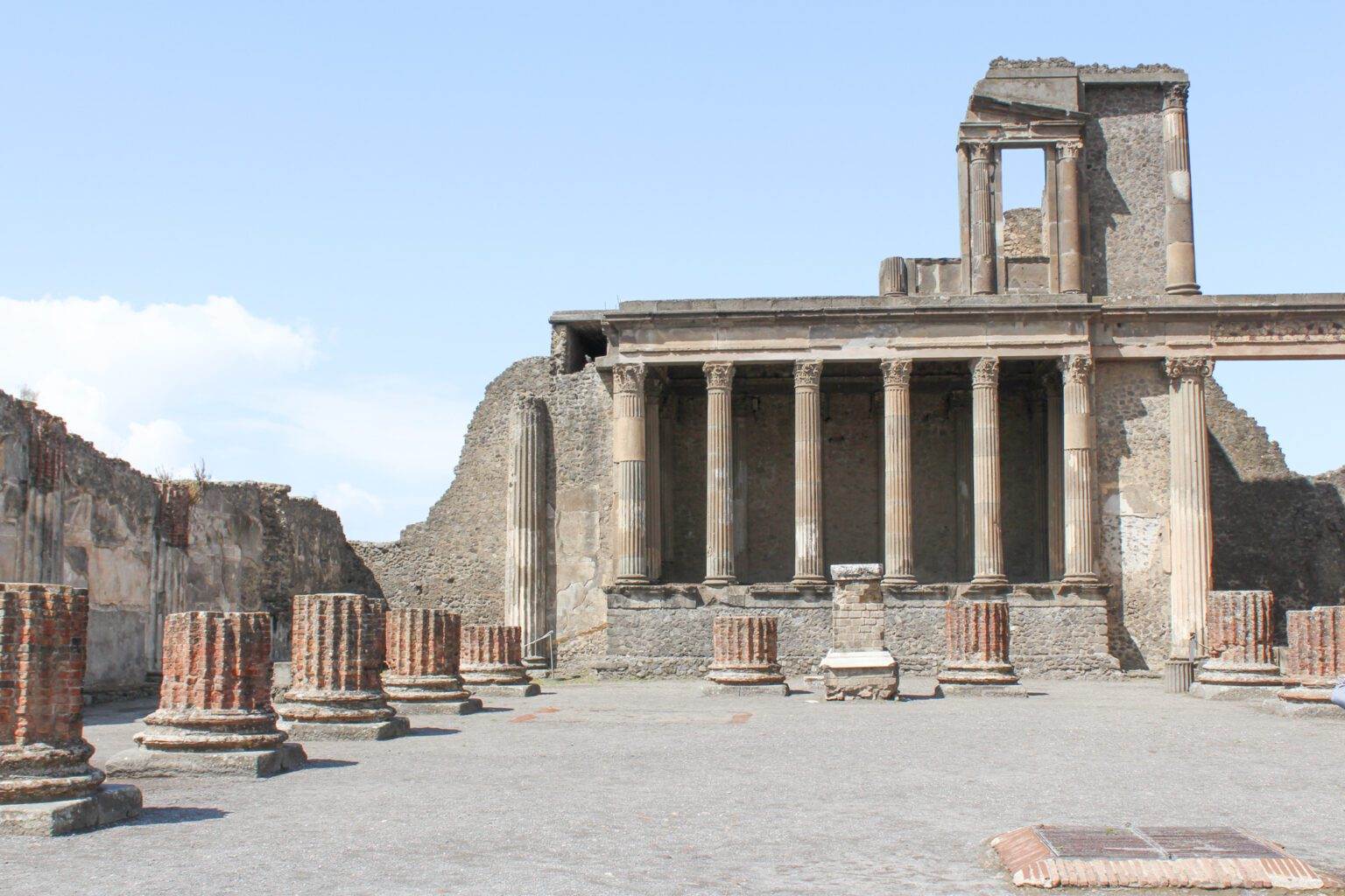 building pompeii ruins tour