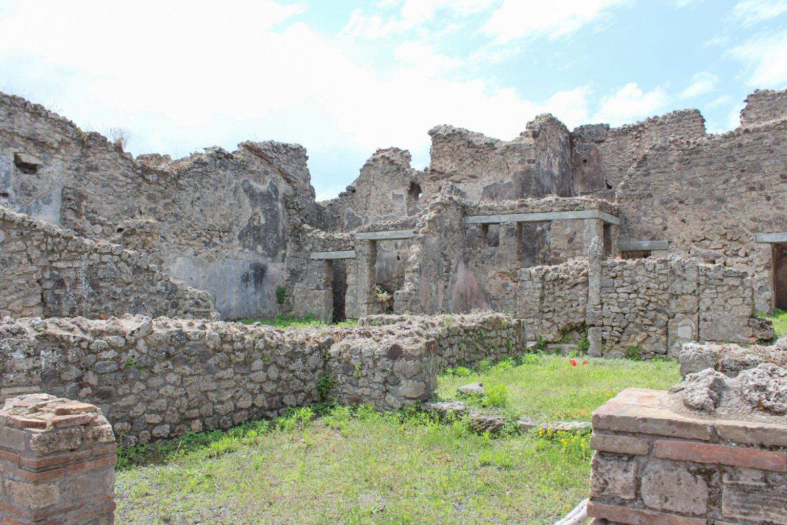 old buildings pompeii ruins