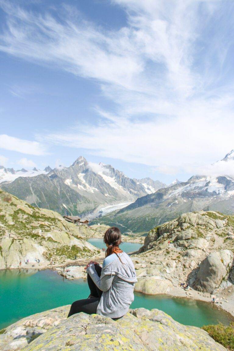 girl standing overlooking refuge du lac blanc