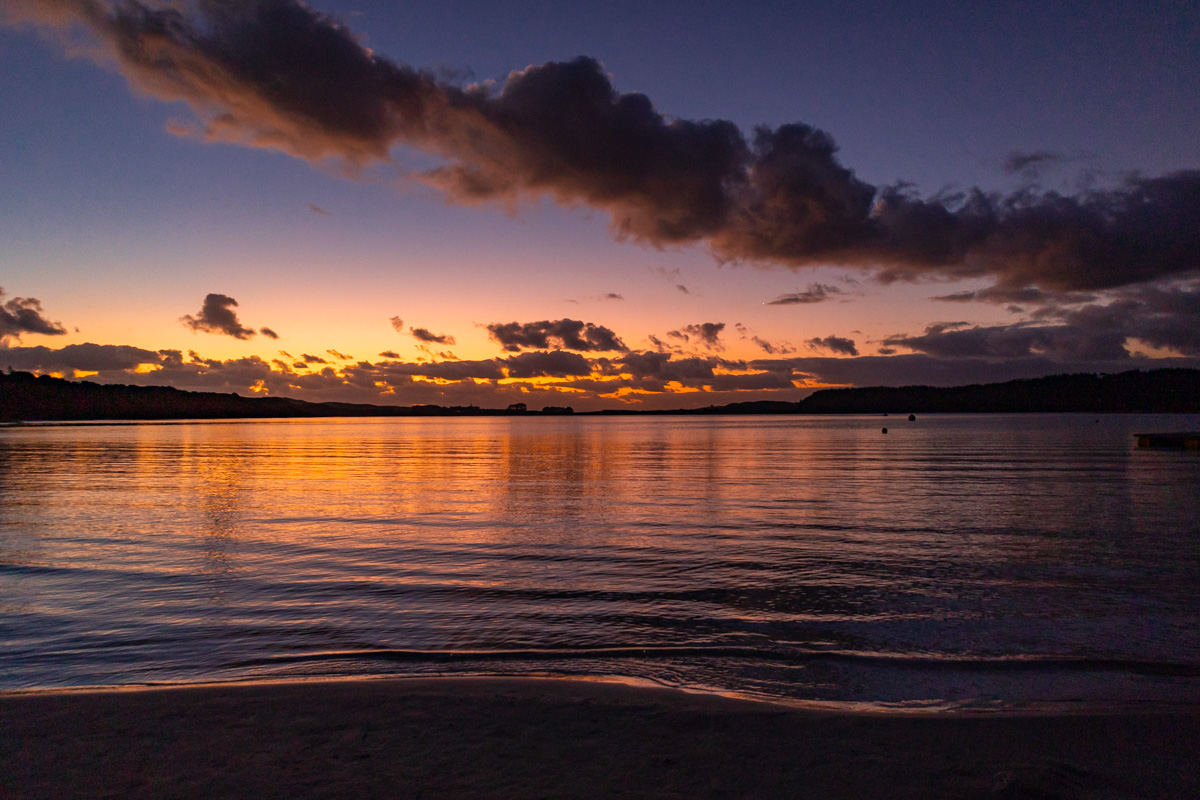 lake taharoa dusk