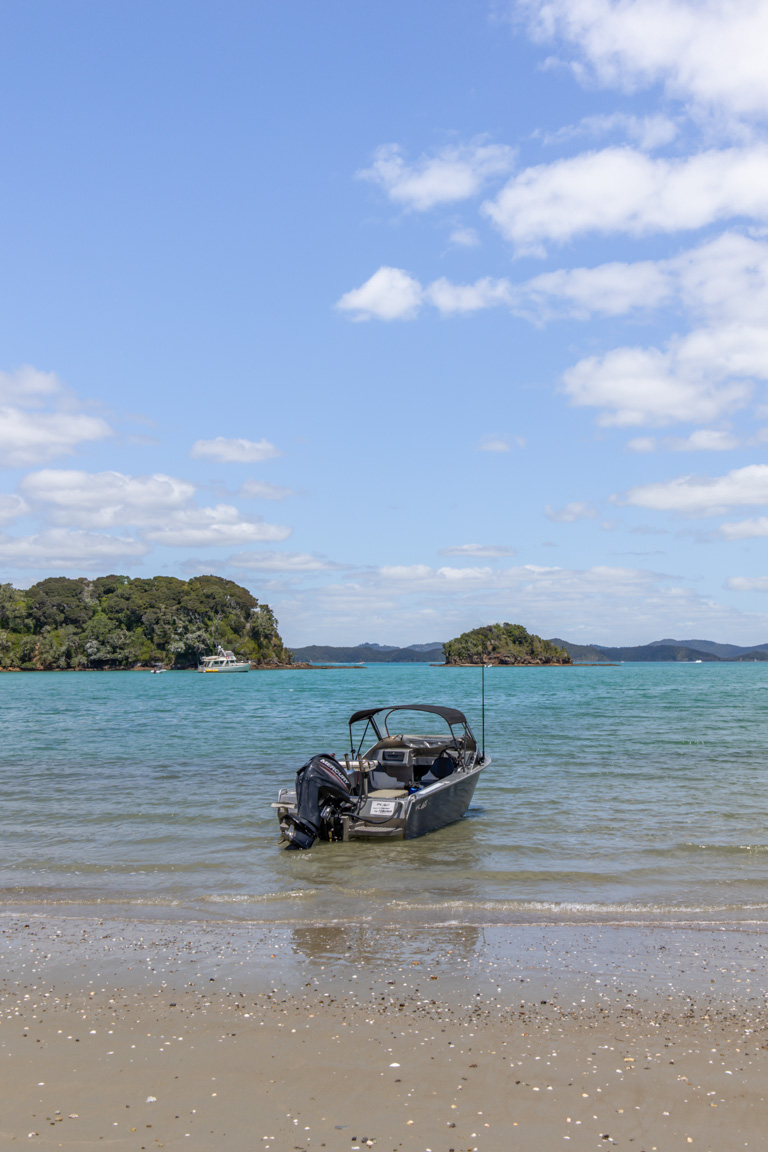 bay of islands boat